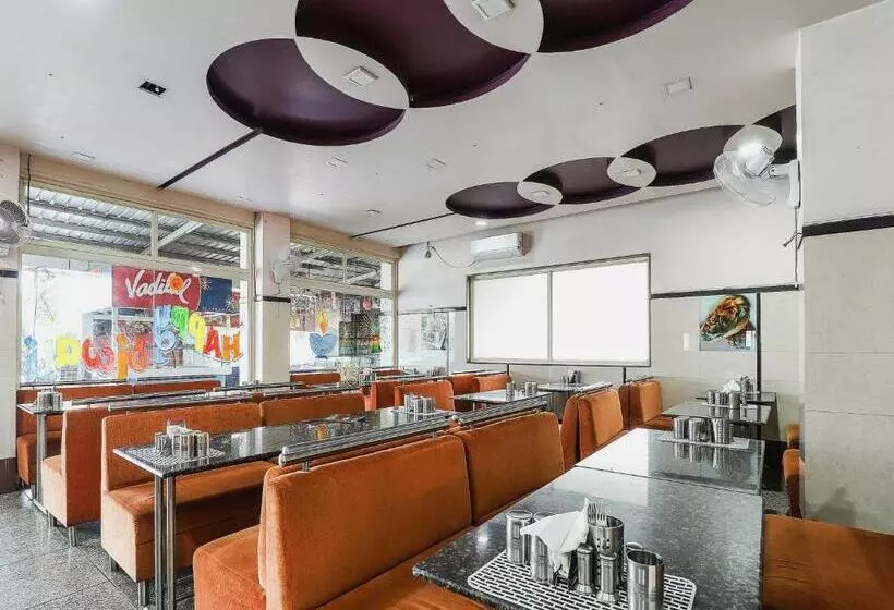 Oyo Flagship Hotel Honest