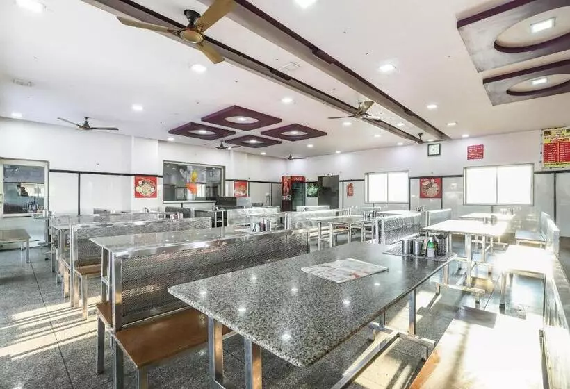 Oyo Flagship Hotel Honest