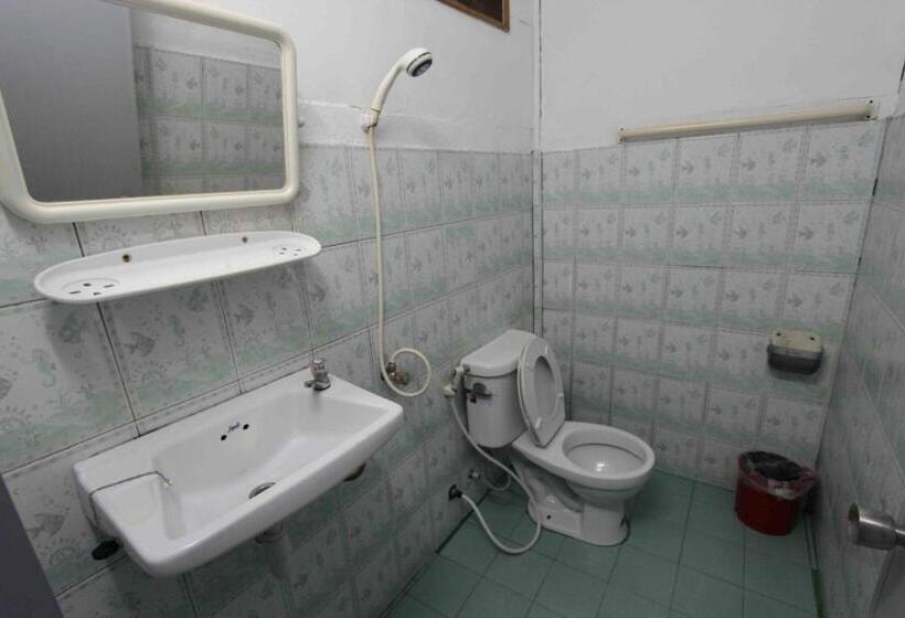 Pensió Lux Guesthouse