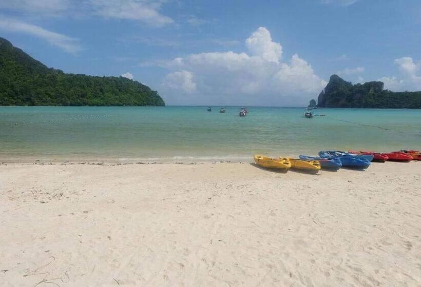 Pensió Lux Guesthouse