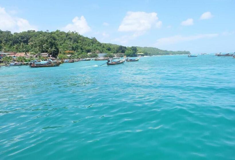 Pensió Lux Guesthouse