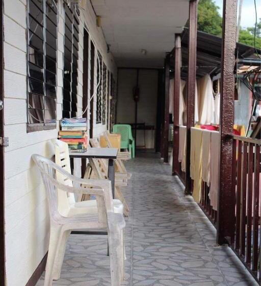 Pensió Lux Guesthouse