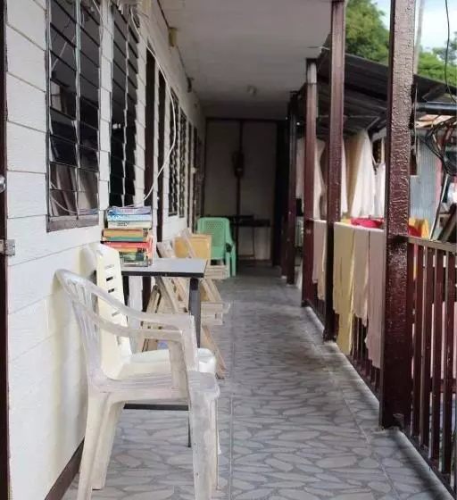 Pensió Lux Guesthouse