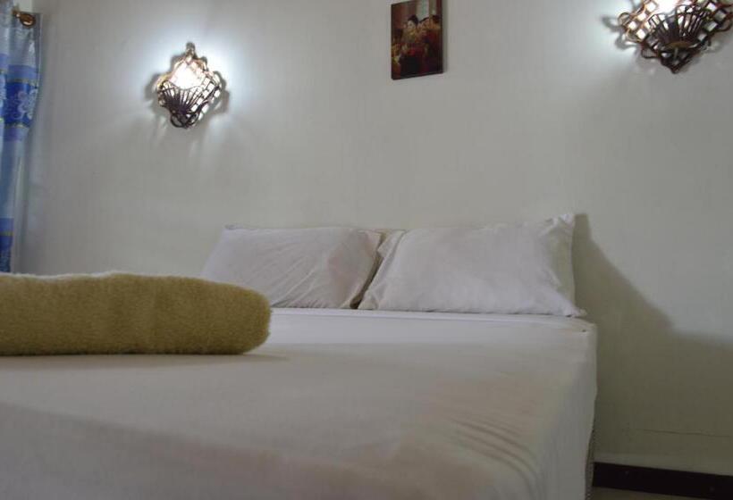 Pensió Lux Guesthouse