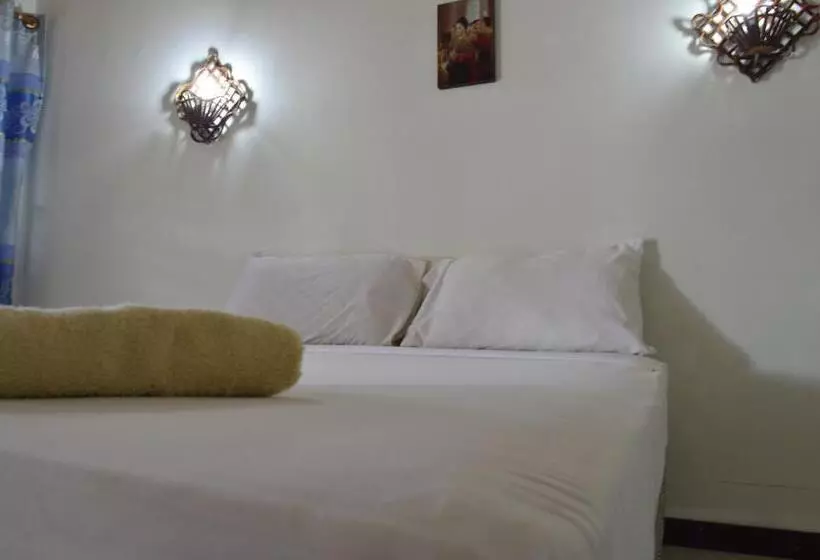 Pensió Lux Guesthouse