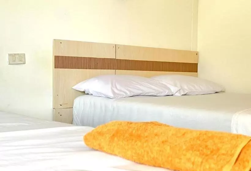 Pensió Lux Guesthouse