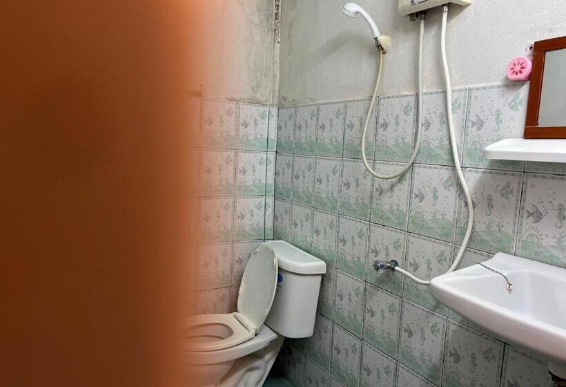 Pensió Lux Guesthouse