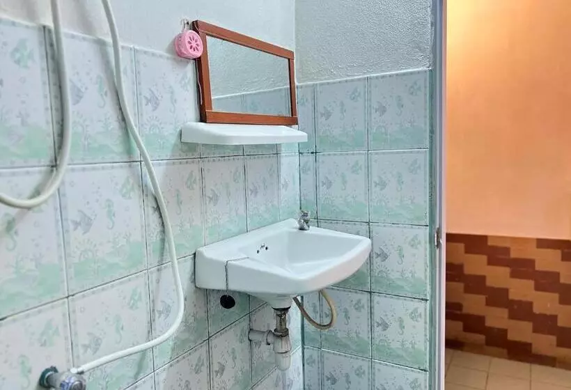 Pensió Lux Guesthouse