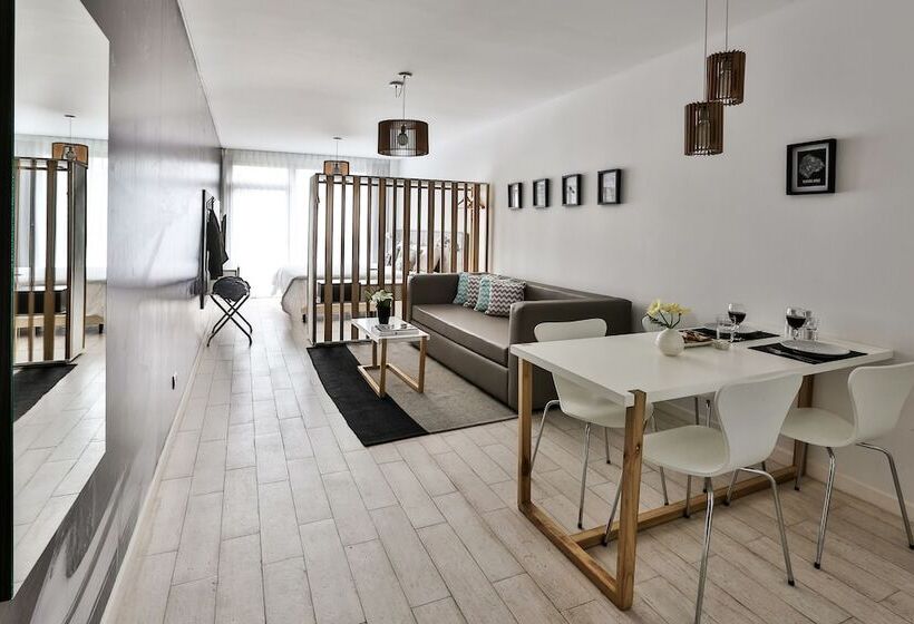 Flaat Recoleta Plaza