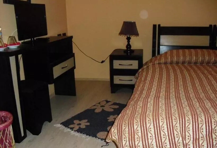 هتل Guest House Bujtina Leon