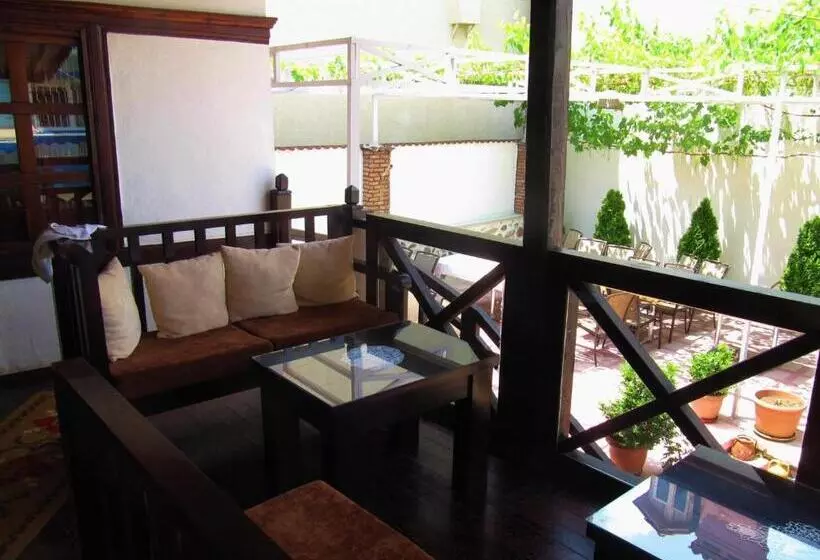 هتل Guest House Bujtina Leon