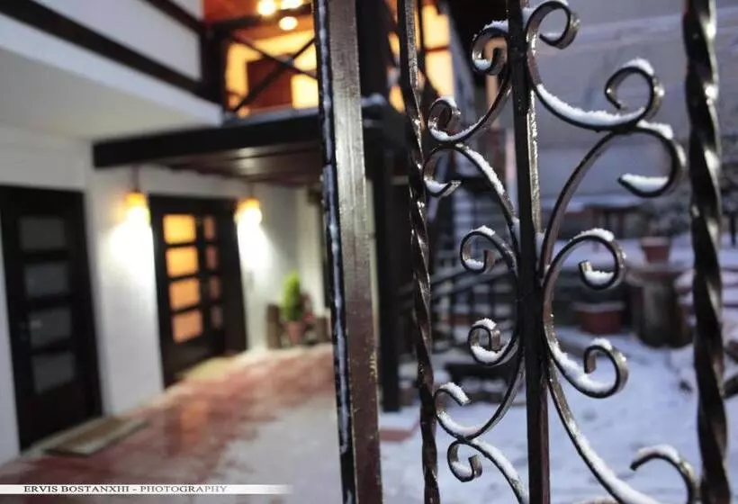 هتل Guest House Bujtina Leon