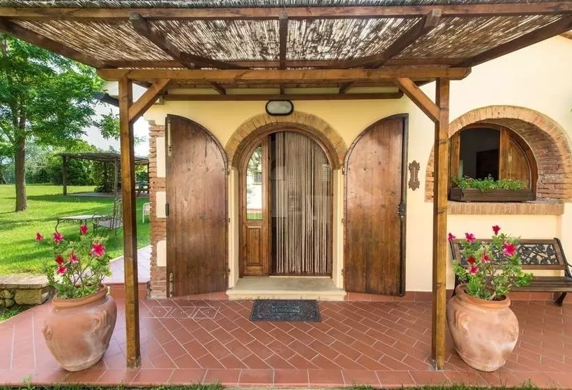 هتل Agriturismo Le Vallette