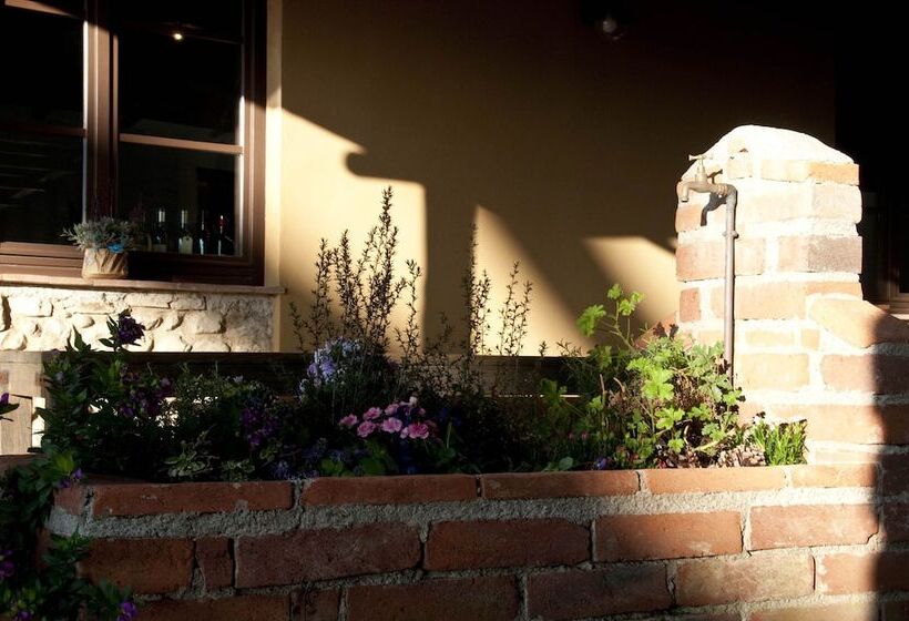 پانسیون Casone Ugolino