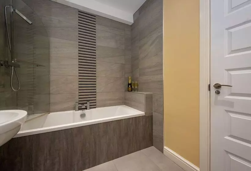 Abbey Apartments Modern Aparthotel For Tourists & Professionals