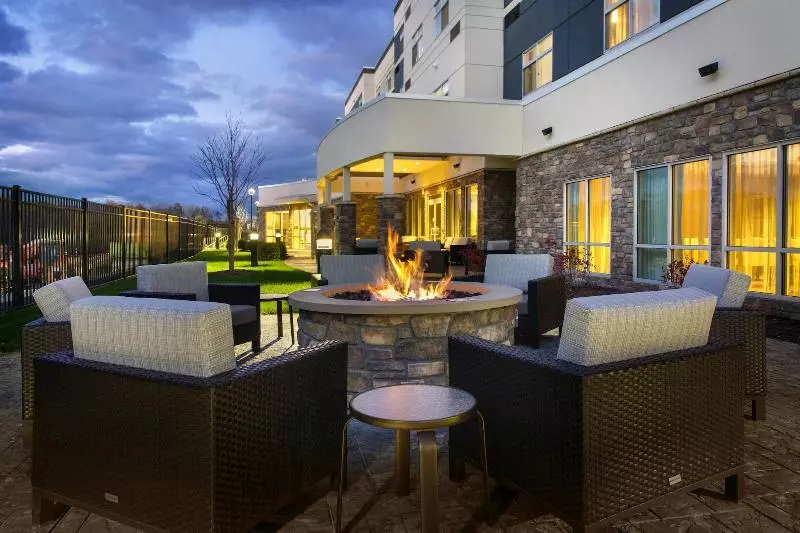 ホテル Courtyard By Marriott Schenectady At Mohawk Harbor