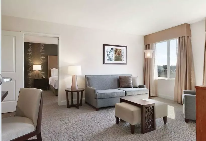 ホテル Homewood Suites By Hilton Burlington