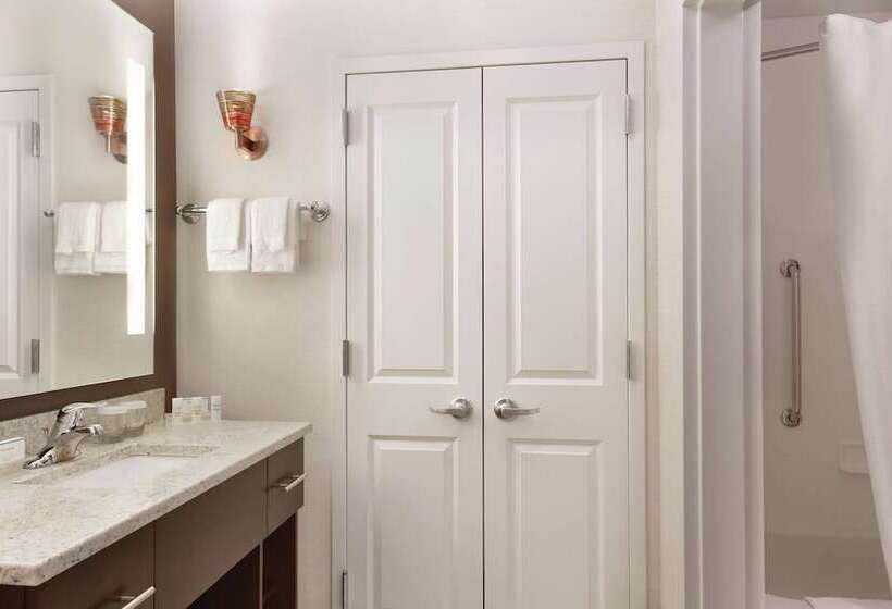 Отель Homewood Suites By Hilton Burlington