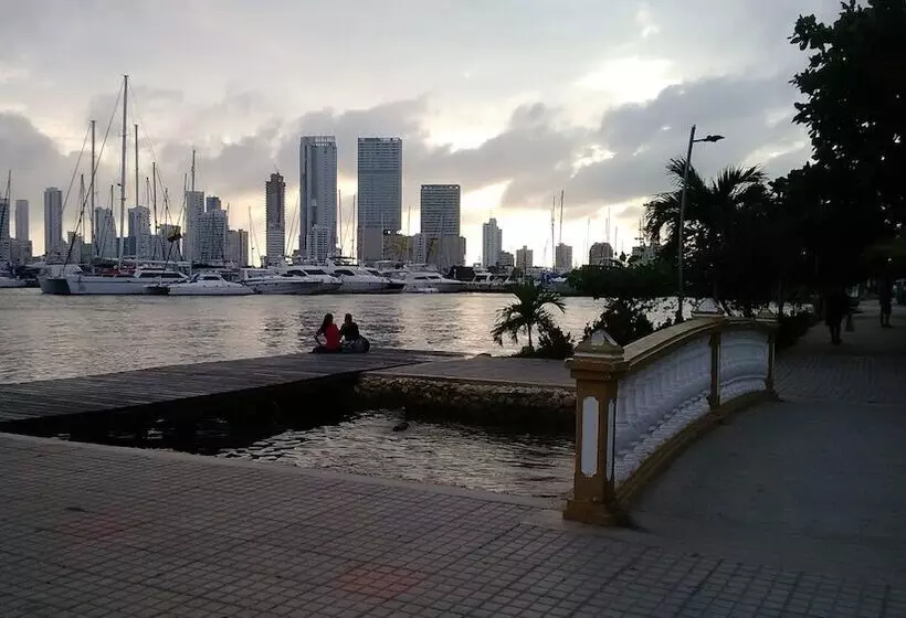 هتل Puerto De Manga