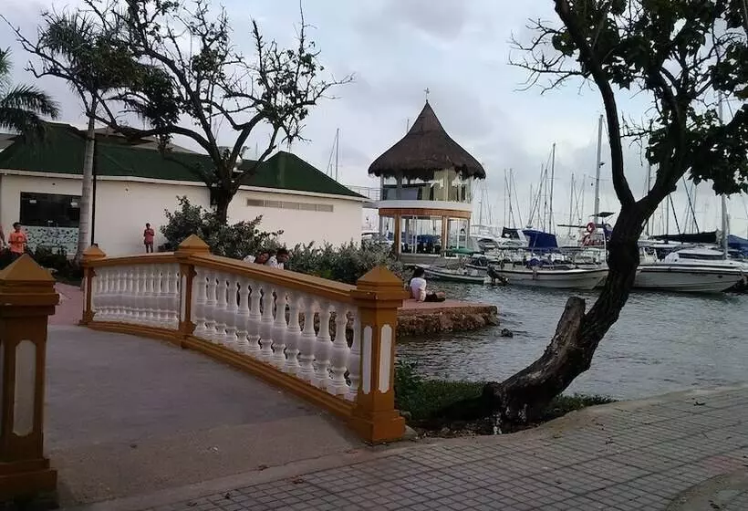 هتل Puerto De Manga