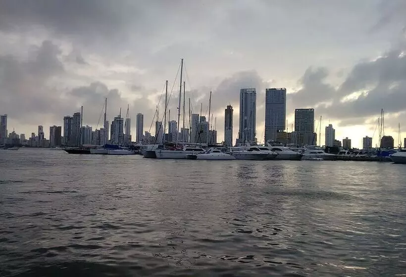 هتل Puerto De Manga