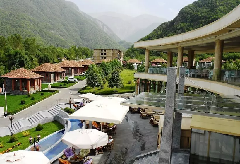 هتل Sheki Park