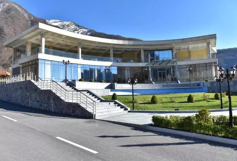 هتل Sheki Park