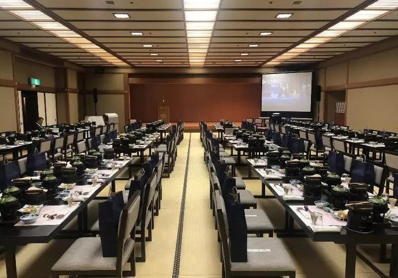 Hotelli Yamanaka Onsen Hanatsubaki
