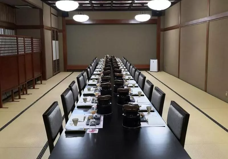 Hotelli Yamanaka Onsen Hanatsubaki