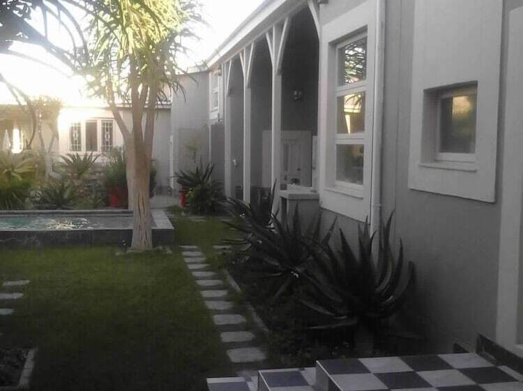 تختخواب و صبحانه 1932 House