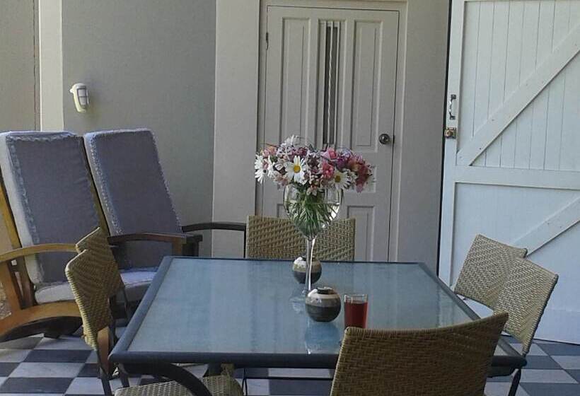 تختخواب و صبحانه 1932 House