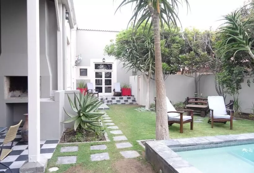 تختخواب و صبحانه 1932 House