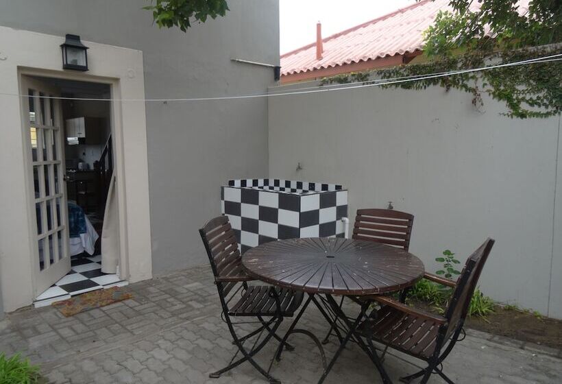 تختخواب و صبحانه 1932 House