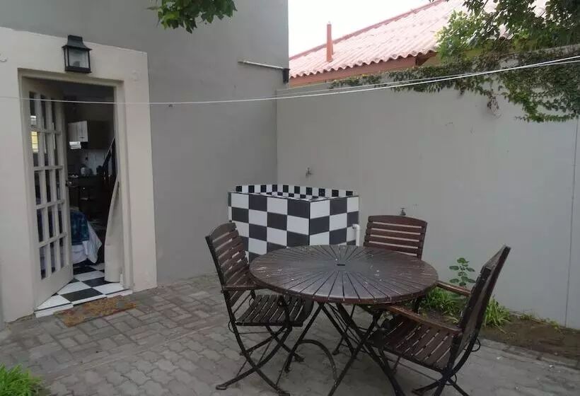 تختخواب و صبحانه 1932 House