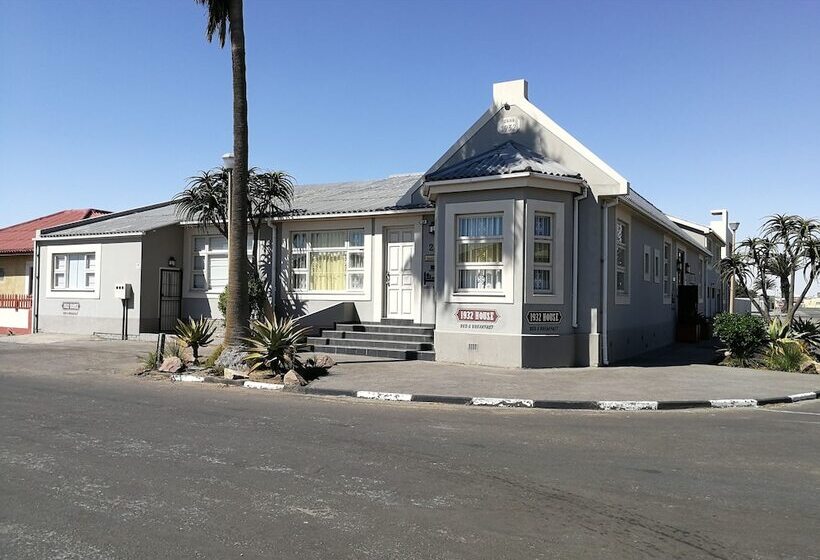 تختخواب و صبحانه 1932 House