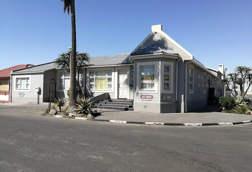 تختخواب و صبحانه 1932 House