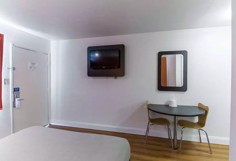 Motel 6 Pensacola West