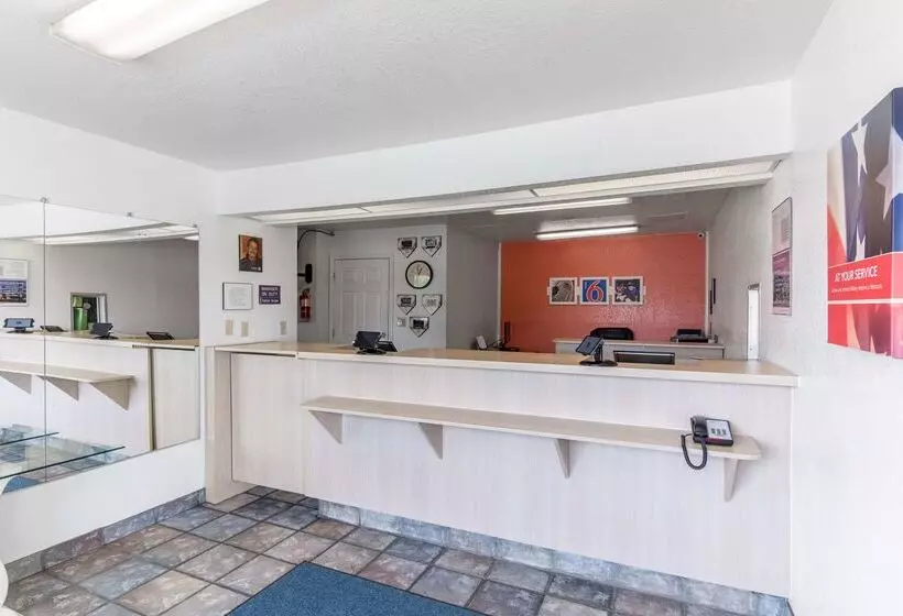 Motel 6 Pensacola West