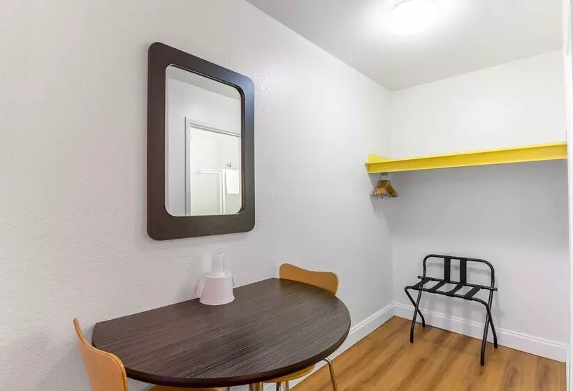 Motel 6   Pensacola West