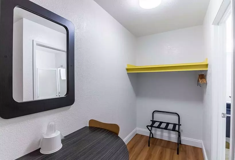 Motel 6 Pensacola West