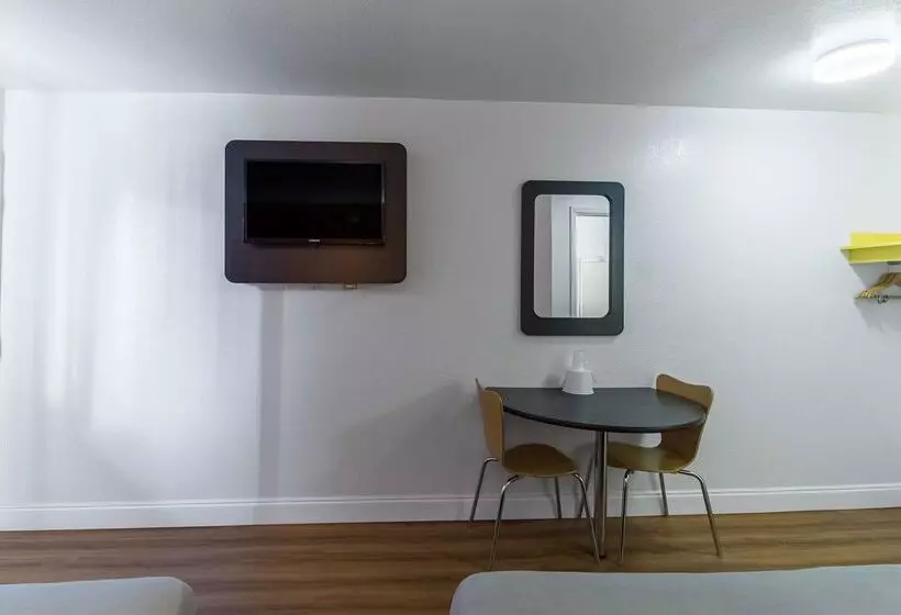 Motel 6 Pensacola West