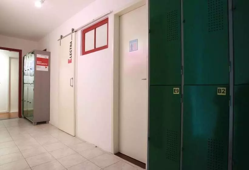 Hangar Rio Hostel