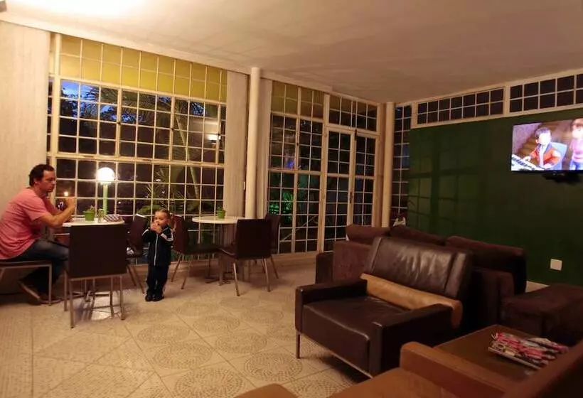 Hangar Rio Hostel