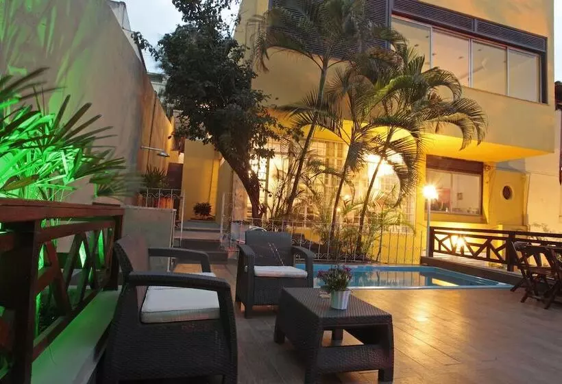 Hangar Rio Hostel