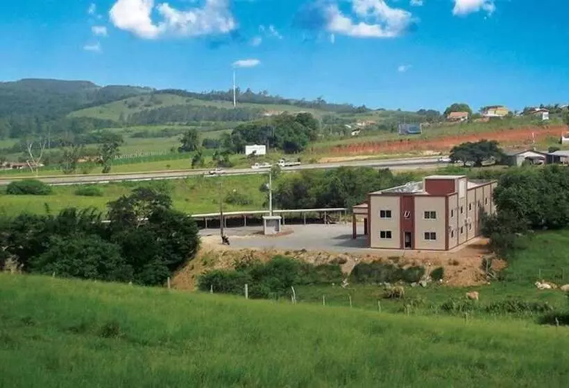 ホテル Guerra   Pousada Montebelo