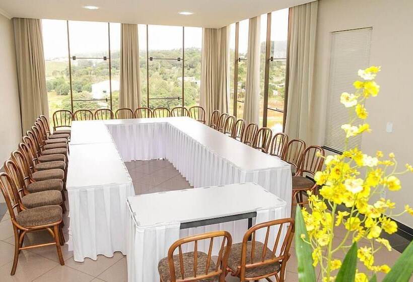 Hotel Lago Dourado