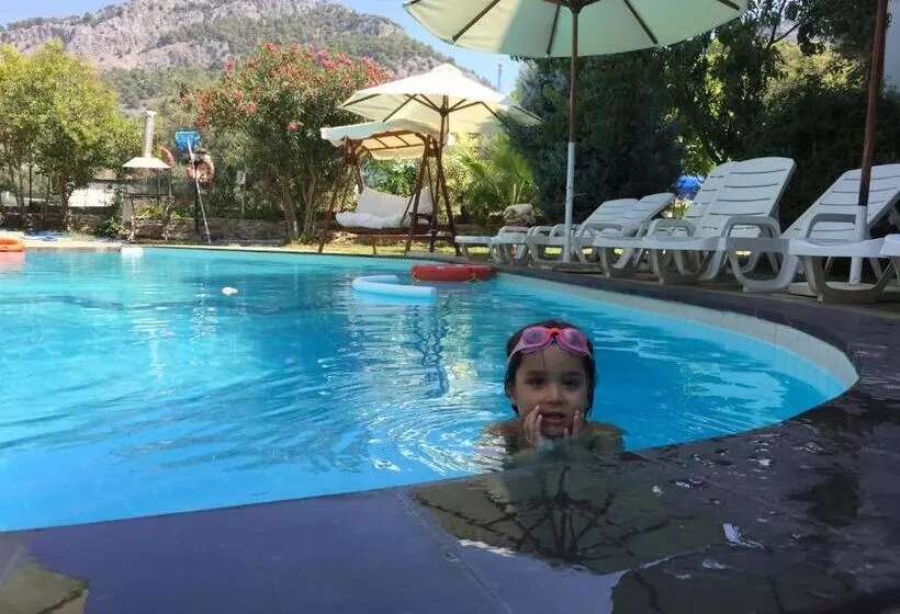 ホテル Göcek Selya