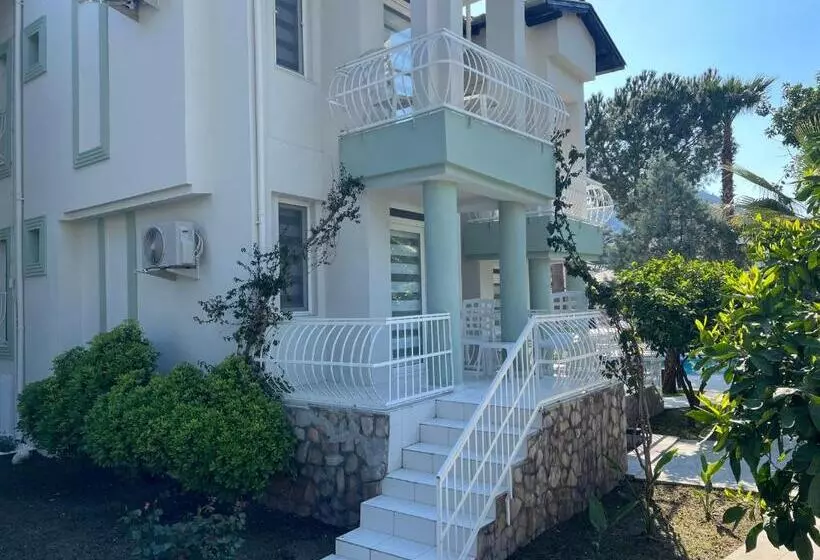ホテル Göcek Selya