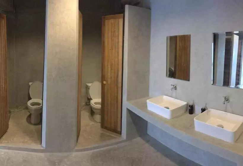 هاستل Udonbackpackers Beds And Cafe