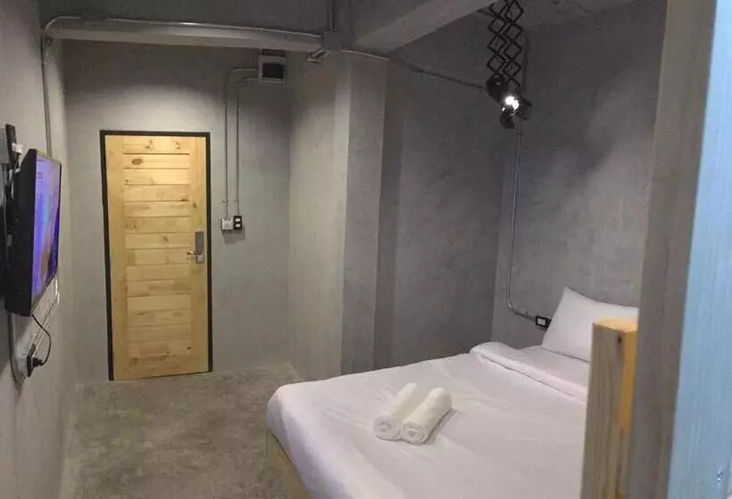 هاستل Udonbackpackers Beds And Cafe